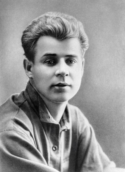 Поэт Сергей Есенин Поэт Сергей Есенин