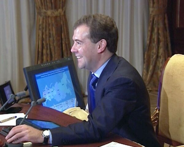 Медведев по видеосвязи поздравил нижегородских молодоженов с новосельем Медведев по видеосвязи поздравил нижегородских молодоженов с новосельем