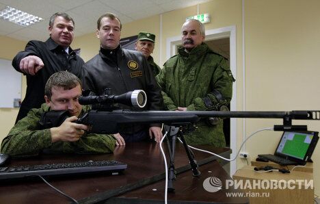 Президент РФ Д.Медведев посетил Центр переподготовки и повышения квалификации стрелков под Солнечногорском Президент РФ Д.Медведев посетил Центр переподготовки и повышения квалификации стрелков под Солнечногорском