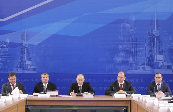 Премьер-министр РФ Владимир Путин провел совещание на ОАО Новокуйбышевский НПЗ Премьер-министр РФ Владимир Путин провел совещание на ОАО Новокуйбышевский НПЗ