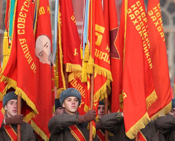 Марш в честь 69-й годовщины парада 7 ноября 1941 года Марш в честь 69-й годовщины парада 7 ноября 1941 года