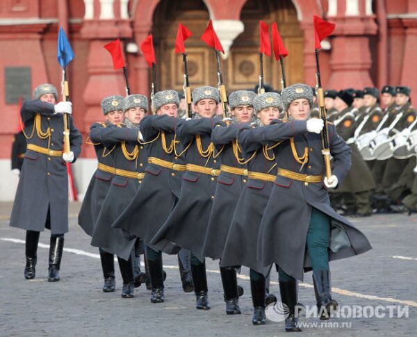 Марш в честь 69-й годовщины парада 7 ноября 1941 года Марш в честь 69-й годовщины парада 7 ноября 1941 года