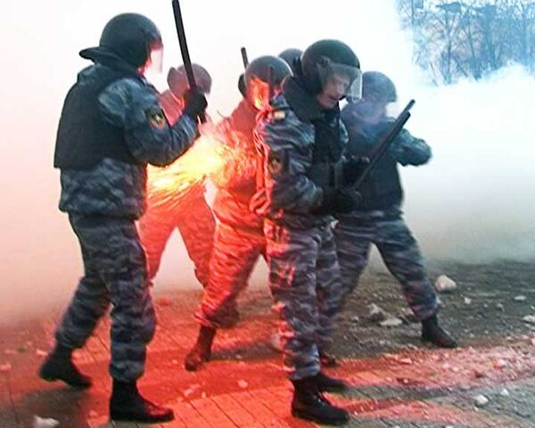 Массовые беспорядки на Манежной площади. Видео с места событий Массовые беспорядки на Манежной площади. Видео с места событий