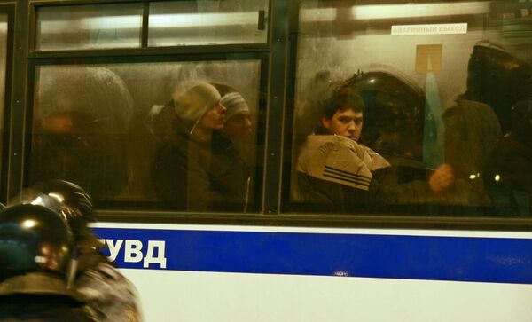 ТЦ Европейский. Задержанных увозит ГУВД ТЦ Европейский. Задержанных увозит ГУВД
