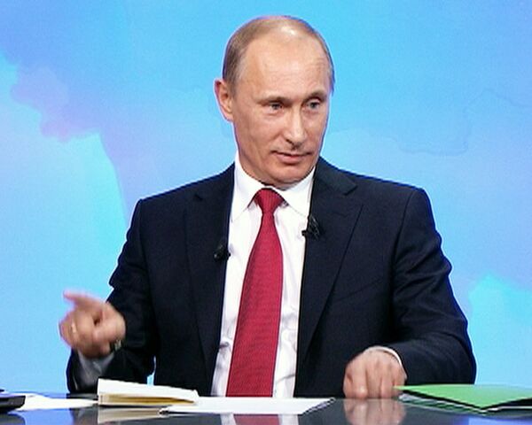 Путин признался, что тыкать по клавишам его научил приятель Путин признался, что тыкать по клавишам его научил приятель