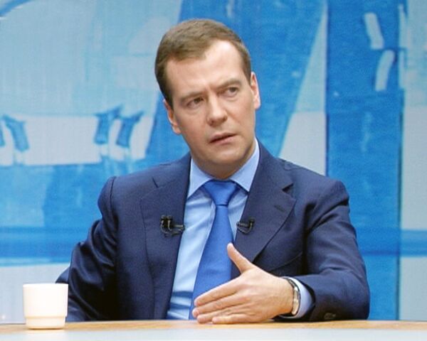 Медведев: откровенно криминальные элементы нужно отсекать от власти Медведев: откровенно криминальные элементы нужно отсекать от власти