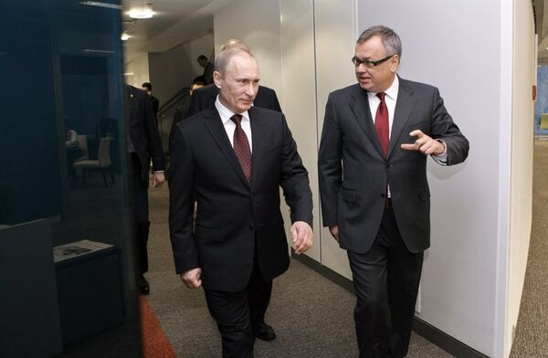 Премьер-министр РФ Владимир Путин посетил новый офис банка ВТБ Премьер-министр РФ Владимир Путин посетил новый офис банка ВТБ