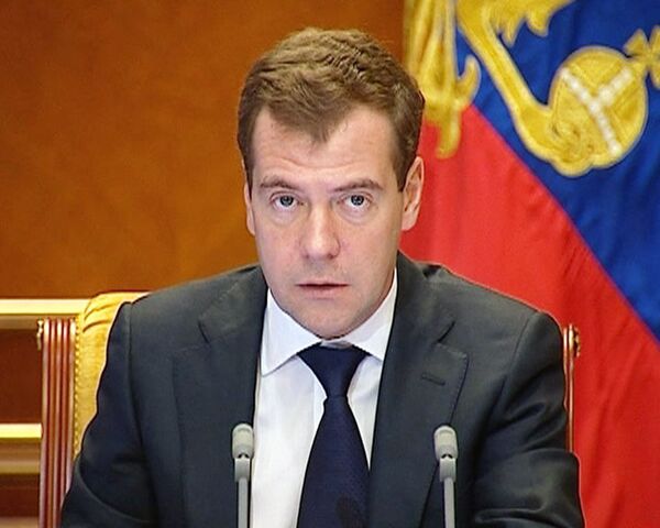 Медведев на совещании включил планшет