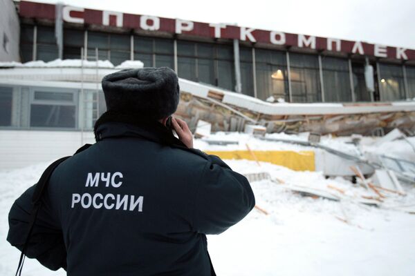 Обрушение кровли в спорткомплексе в Санкт-Петербурге Обрушение кровли в спорткомплексе в Санкт-Петербурге
