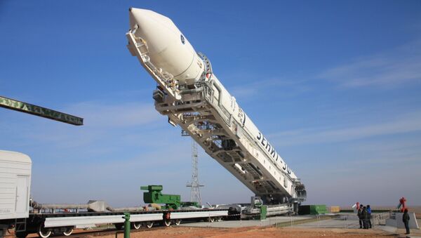 Установка ракеты-носителя Зенит-2SБ с разгонным блоком Фрегат-СБ и космическим аппаратом Электро-Л на стартовом комплексе космодрома Байконур. Архивное фото Установка ракеты-носителя Зенит-2SБ с разгонным блоком Фрегат-СБ и космическим аппаратом Электро-Л на стартовом комплексе космодрома Байконур. Архивное фото