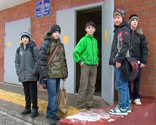 Учеников лишенной аккредитации школы отдадут более сильным педагогам Учеников лишенной аккредитации школы отдадут более сильным педагогам
