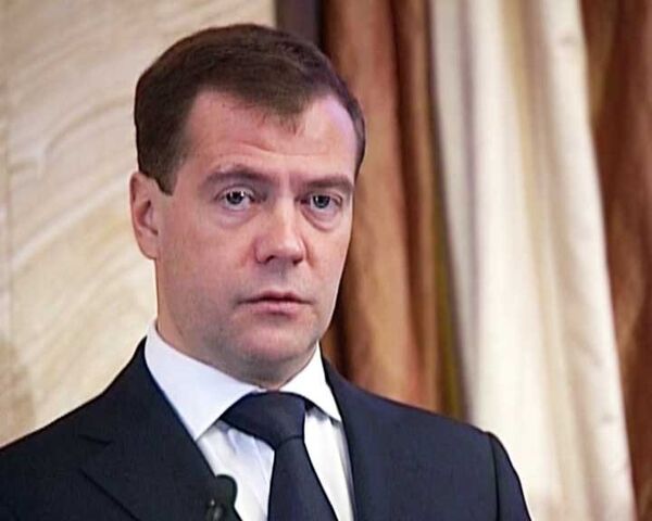 Медведев призвал к ответу за теракт руководство Домодедово и МВД Медведев призвал к ответу за теракт руководство Домодедово и МВД