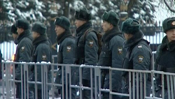 Тысячи милиционеров оцепили Манежную площадь Тысячи милиционеров оцепили Манежную площадь