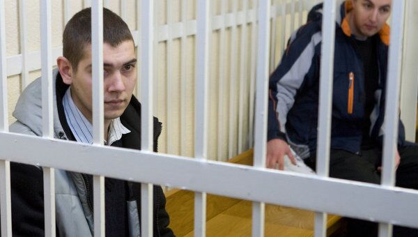 Россияне Иван Гапонов (на переднем плане) и Артем Бреус (на дальнем плане), обвиняемые в участии в массовых беспорядках в Минске Россияне Иван Гапонов (на переднем плане) и Артем Бреус (на дальнем плане), обвиняемые в участии в массовых беспорядках в Минске