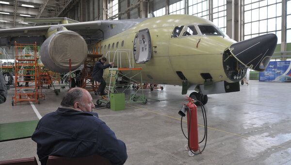 Сборка Ан-148 на Воронежском авиазаводе, архивное фото Сборка Ан-148 на Воронежском авиазаводе, архивное фото