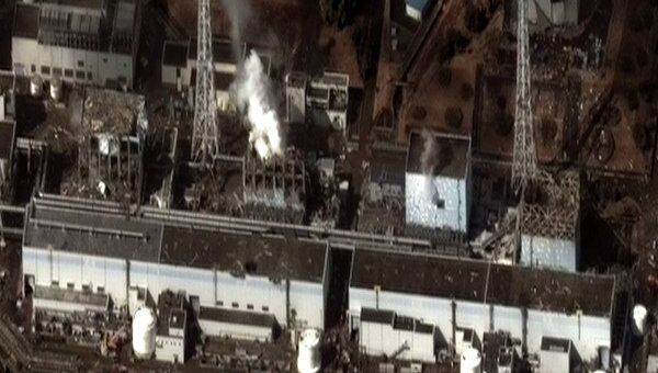 Спутниковая съемка последствий землетрясения на АЭС Фукусима-1, 16 марта 2011 г. Спутниковая съемка последствий землетрясения на АЭС Фукусима-1, 16 марта 2011 г.