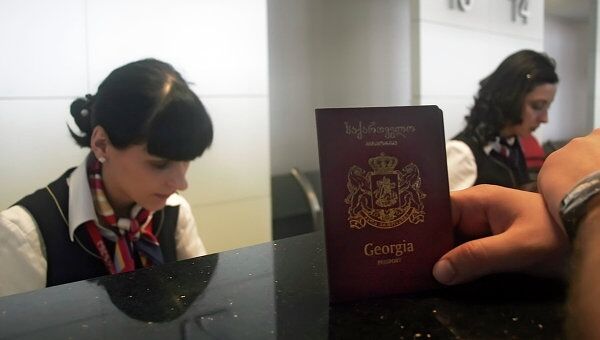 Регистрация пассажиров на рейс грузинской частной авиакомпании Airzena - Georgian Airways. Архивное фото Регистрация пассажиров на рейс грузинской частной авиакомпании Airzena - Georgian Airways. Архивное фото