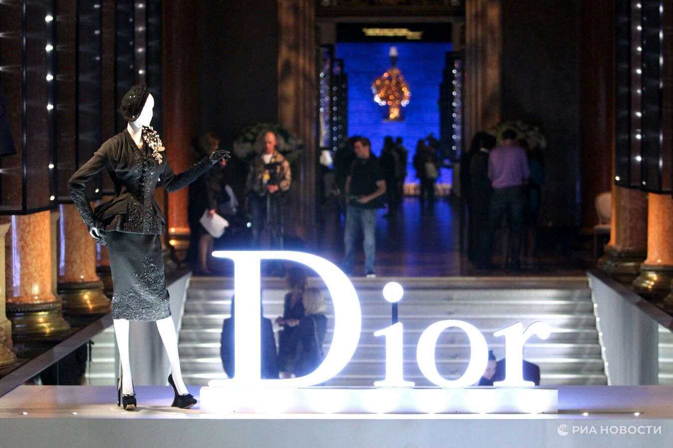 Dior выставка Москва 2011 год
