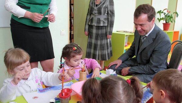 Президент РФ Д.Медведев посетил детский санаторий им.Семашко в Краснодарском крае Президент РФ Д.Медведев посетил детский санаторий им.Семашко в Краснодарском крае