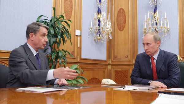 Председатель правительства России Владимир Путин и министр культуры РФ Александр Авдеев (справа налево). Архив Председатель правительства России Владимир Путин и министр культуры РФ Александр Авдеев (справа налево). Архив