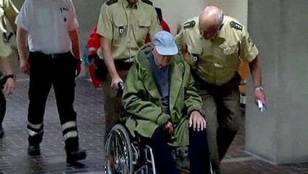 Суд приговорил Ивана Демьянюка к пяти годам за пособничество нацистам Суд приговорил Ивана Демьянюка к пяти годам за пособничество нацистам