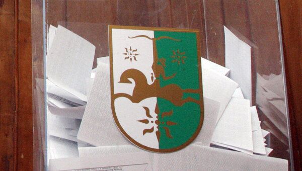 Урна для голосования на избирательном участке в Абхазии. Архив Урна для голосования на избирательном участке в Абхазии. Архив