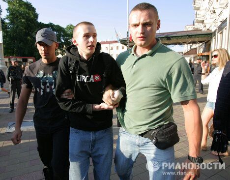 Акция белорусской оппозиции Революция через социальную сеть в Минске Акция белорусской оппозиции Революция через социальную сеть в Минске
