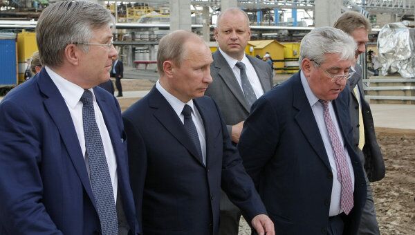 Председатель правительства РФ Владимир Путин на заводе Киришинефтеоргсинтез Председатель правительства РФ Владимир Путин на заводе Киришинефтеоргсинтез