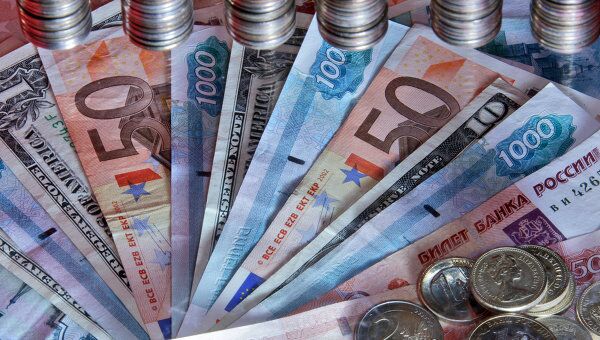 Курс рубля против доллара и евро в начале дня упадет, считают эксперты Курс рубля против доллара и евро в начале дня упадет, считают эксперты