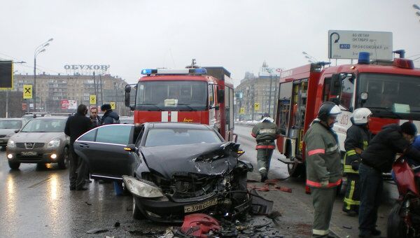 ДТП на Ленинском проспекте с участием машины вице-президента ЛУКОЙЛа Анатолия Баркова, которое произошло 25 февраля 2010 года. ДТП на Ленинском проспекте с участием машины вице-президента ЛУКОЙЛа Анатолия Баркова, которое произошло 25 февраля 2010 года.