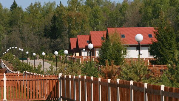 Строительство коттеджей в дачном поселке. Архив Строительство коттеджей в дачном поселке. Архив