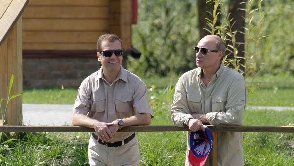 Президент РФ Д.Медведев и премьер-министр РФ В.Путин в Астраханской области Президент РФ Д.Медведев и премьер-министр РФ В.Путин в Астраханской области