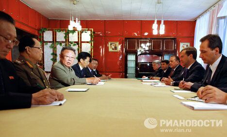 Президент РФ Д.Медведев встретился с лидером Северной Кореи Ким Чен Иром Президент РФ Д.Медведев встретился с лидером Северной Кореи Ким Чен Иром