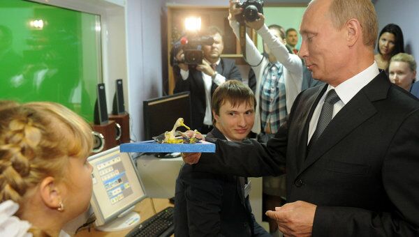 Премьер-министр РФ В.Путин посетил одну из школ в Подольске Премьер-министр РФ В.Путин посетил одну из школ в Подольске