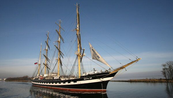 Легендарный российский парусник Крузенштерн торжественно проводили в первое в этом году плавание Легендарный российский парусник Крузенштерн торжественно проводили в первое в этом году плавание