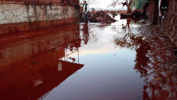 Токсичные отходы затопили несколько населенных пунктов в Венгрии Токсичные отходы затопили несколько населенных пунктов в Венгрии