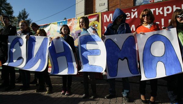 Пикет в защиту кинозала Синема в Новосибирске Пикет в защиту кинозала Синема в Новосибирске