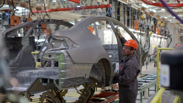 На сборочном конвеере завода Nissan в России На сборочном конвеере завода Nissan в России