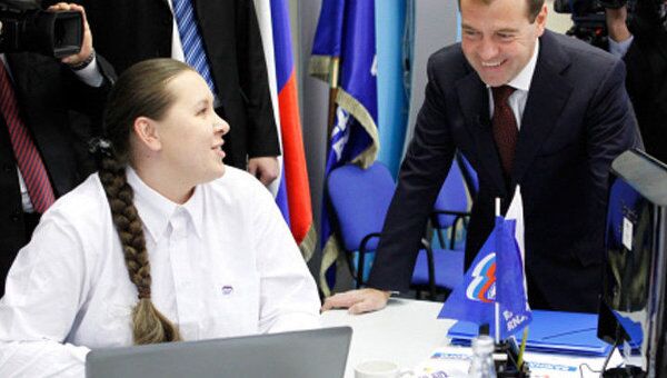 Медведев обещал зафолловить Единую Россию Медведев обещал зафолловить Единую Россию