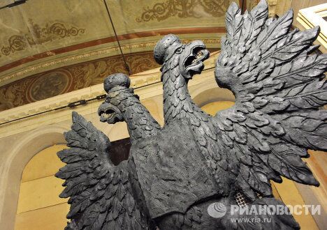 Барельеф двуглавого орла, который будет установлен в зрительном зале Большого театра Барельеф двуглавого орла, который будет установлен в зрительном зале Большого театра