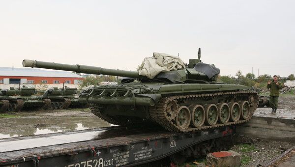Танк Т-72Б в Чеченской республике. Архивное фото Танк Т-72Б в Чеченской республике. Архивное фото
