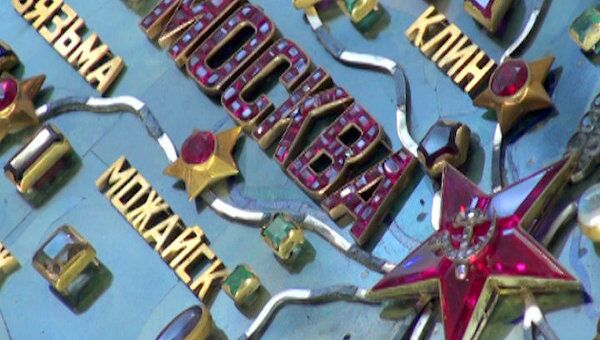 Мастера реставрируют гигантскую карту СССР из алмазов и яшмы Мастера реставрируют гигантскую карту СССР из алмазов и яшмы