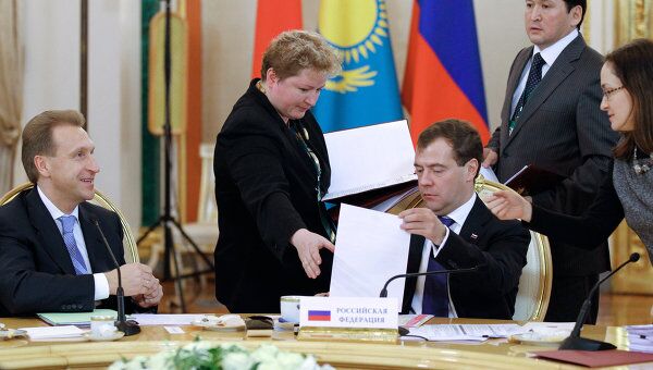 Подписание документов по итогам заседания глав государств стран-участниц Таможенного союза Подписание документов по итогам заседания глав государств стран-участниц Таможенного союза