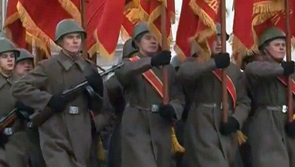 Марш в честь 70-летия парада 1941 года. Видео с Красной площади Марш в честь 70-летия парада 1941 года. Видео с Красной площади