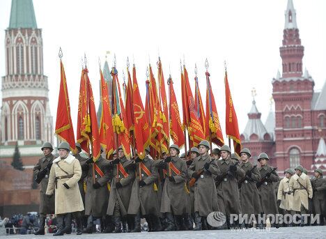 Шествие в честь 70-летней годовщины парада на Красной площади Шествие в честь 70-летней годовщины парада на Красной площади