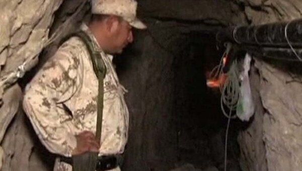 Полиция США накрыла секретный туннель, забитый мешками с марихуаной Полиция США накрыла секретный туннель, забитый мешками с марихуаной