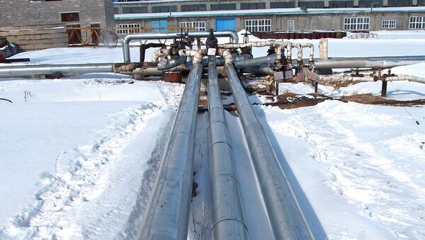 Труба нефтепровода. Архивное фото Труба нефтепровода. Архивное фото