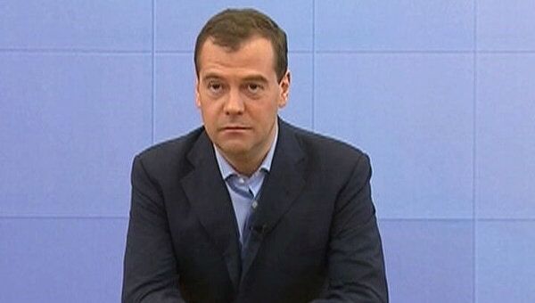 Медведев рассказал о взрывающихся лампах и дурацком регламенте Медведев рассказал о взрывающихся лампах и дурацком регламенте