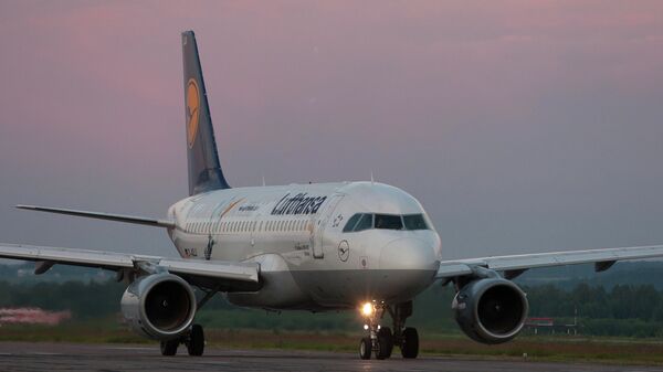 Самолет Airbus A319 авиакомпании Lufthansa. Архив Самолет Airbus A319 авиакомпании Lufthansa. Архив
