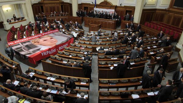 Оппозиция заблокировала трибуну и президиум парламента Украины. Архив Оппозиция заблокировала трибуну и президиум парламента Украины. Архив
